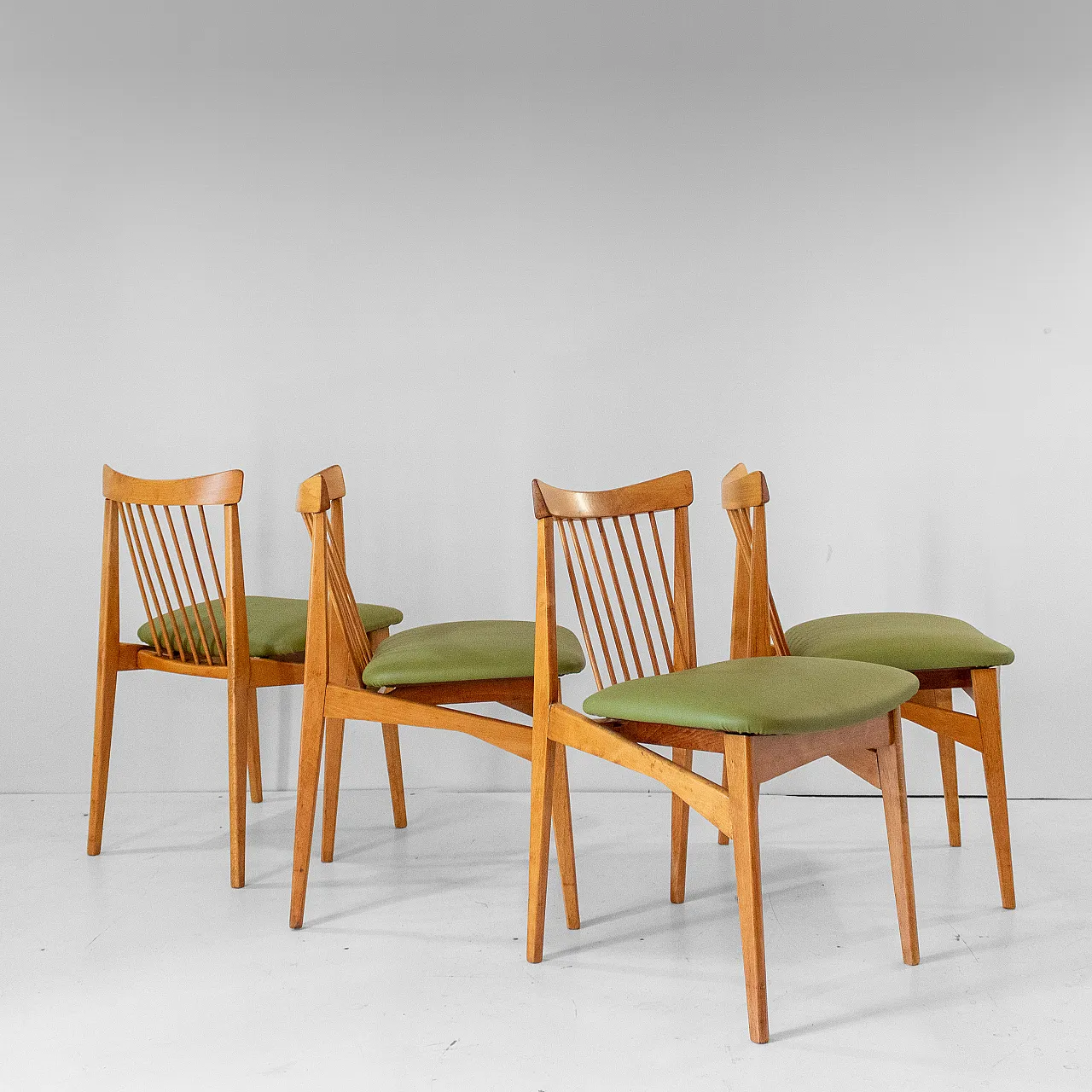 4 chairs in solid beech wood and eco leather, 60s 6