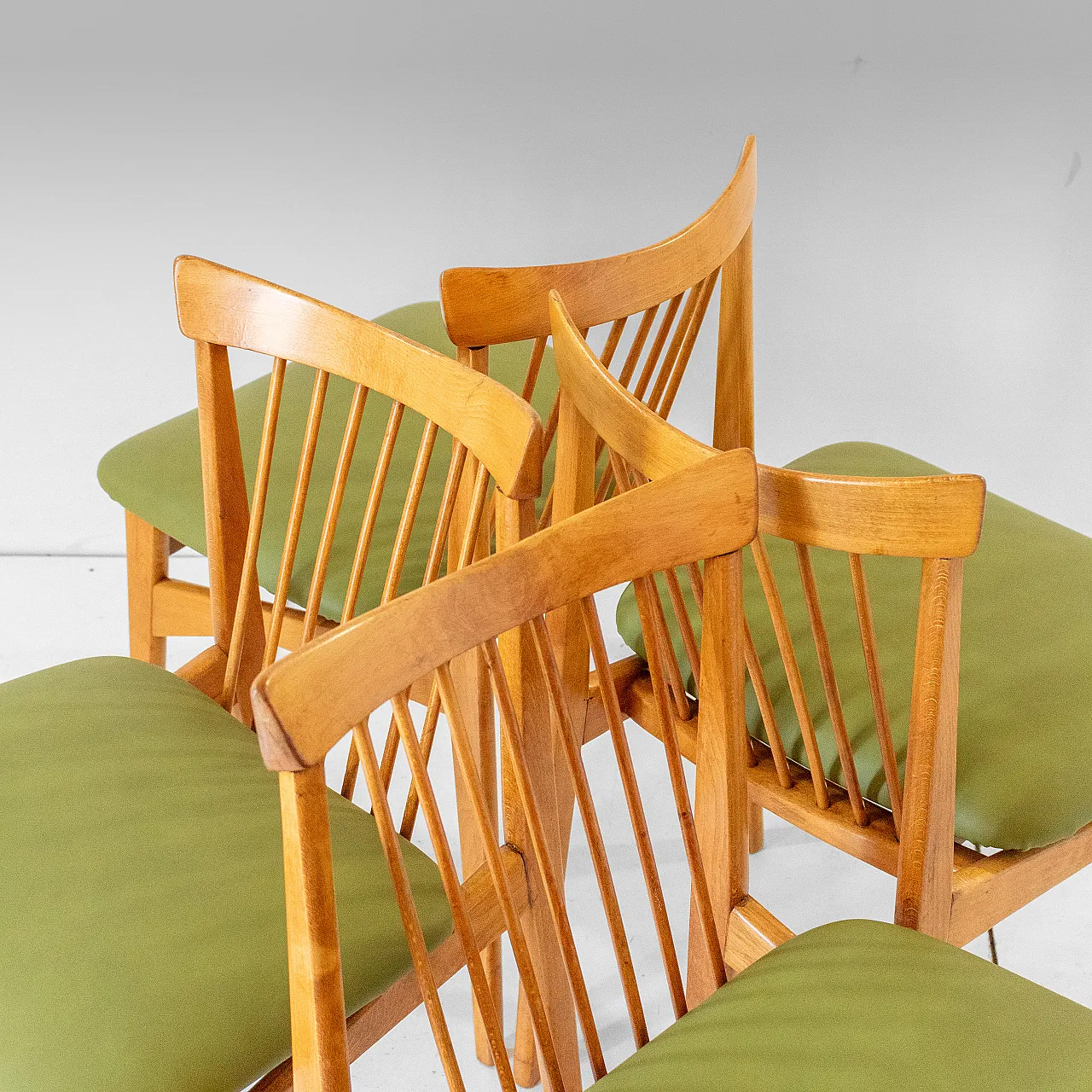 4 chairs in solid beech wood and eco leather, 60s 7