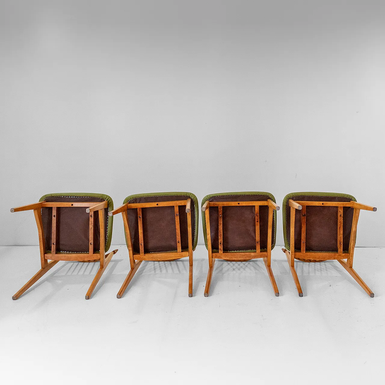 4 chairs in solid beech wood and eco leather, 60s 8