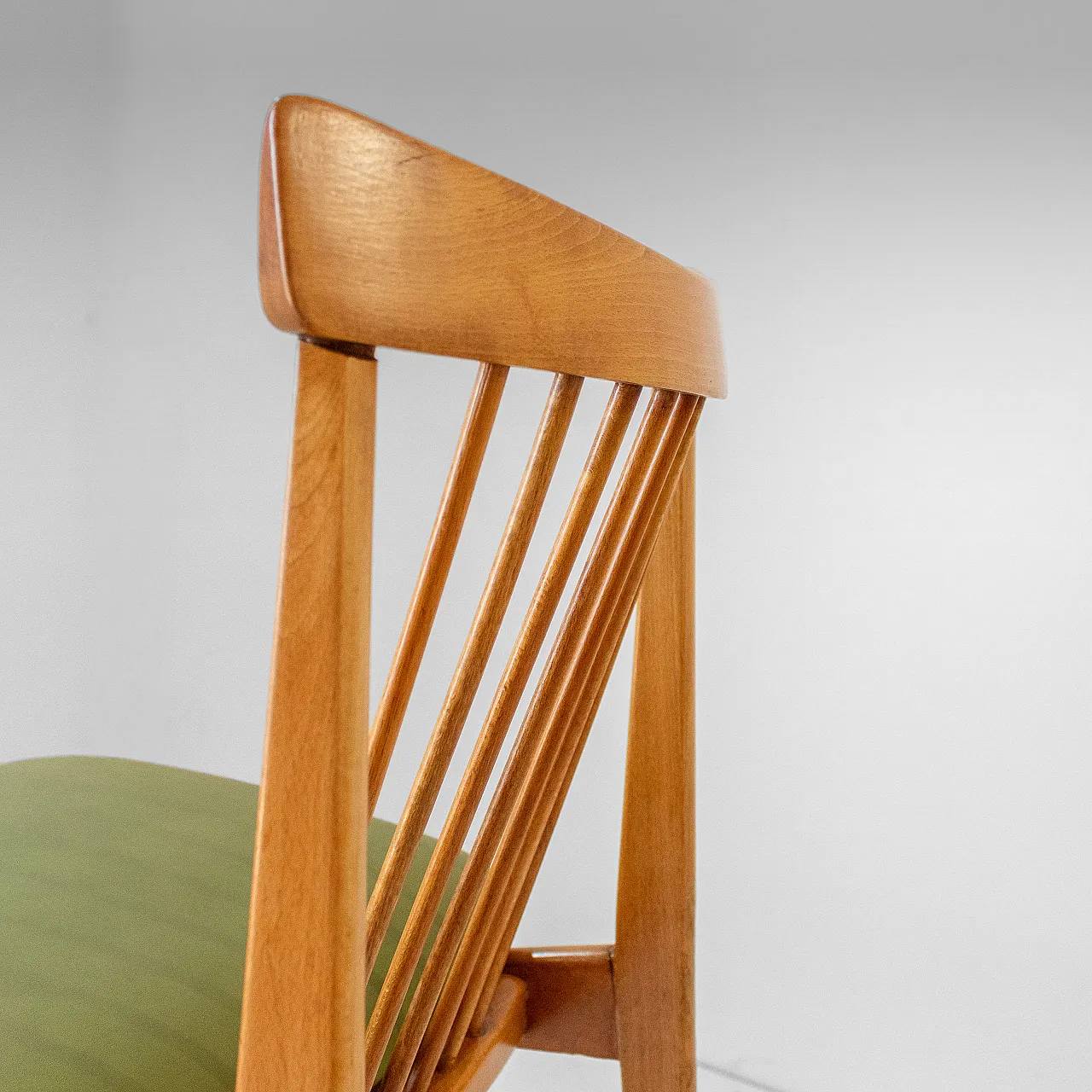 4 chairs in solid beech wood and eco leather, 60s 11