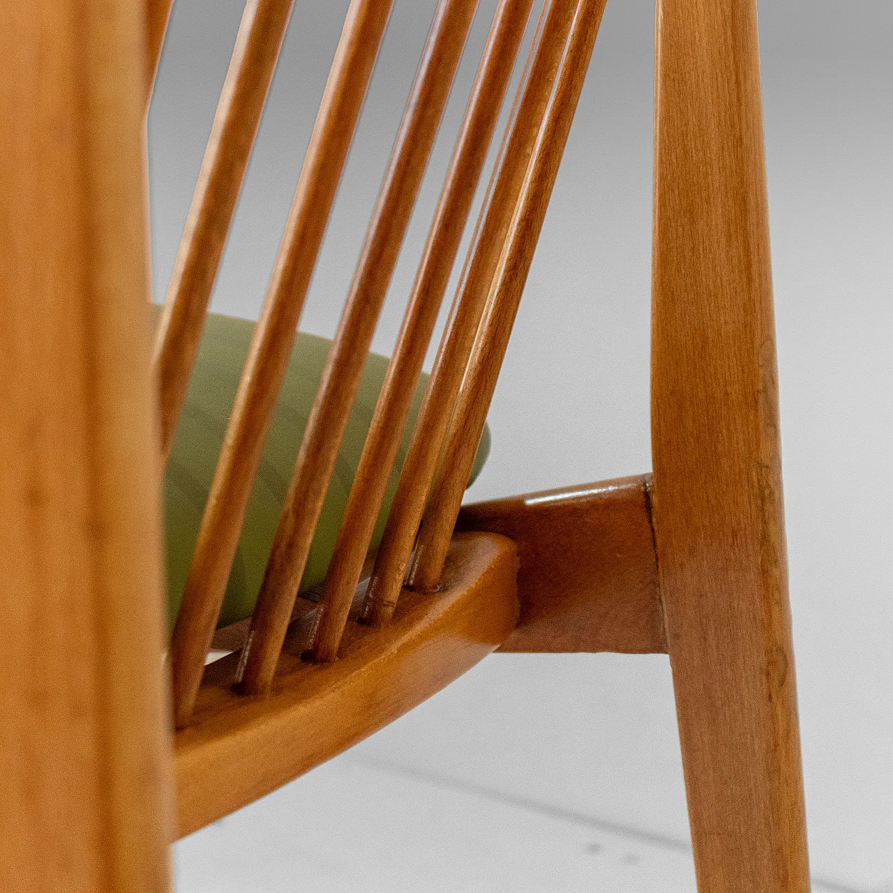 4 chairs in solid beech wood and eco leather, 60s 12