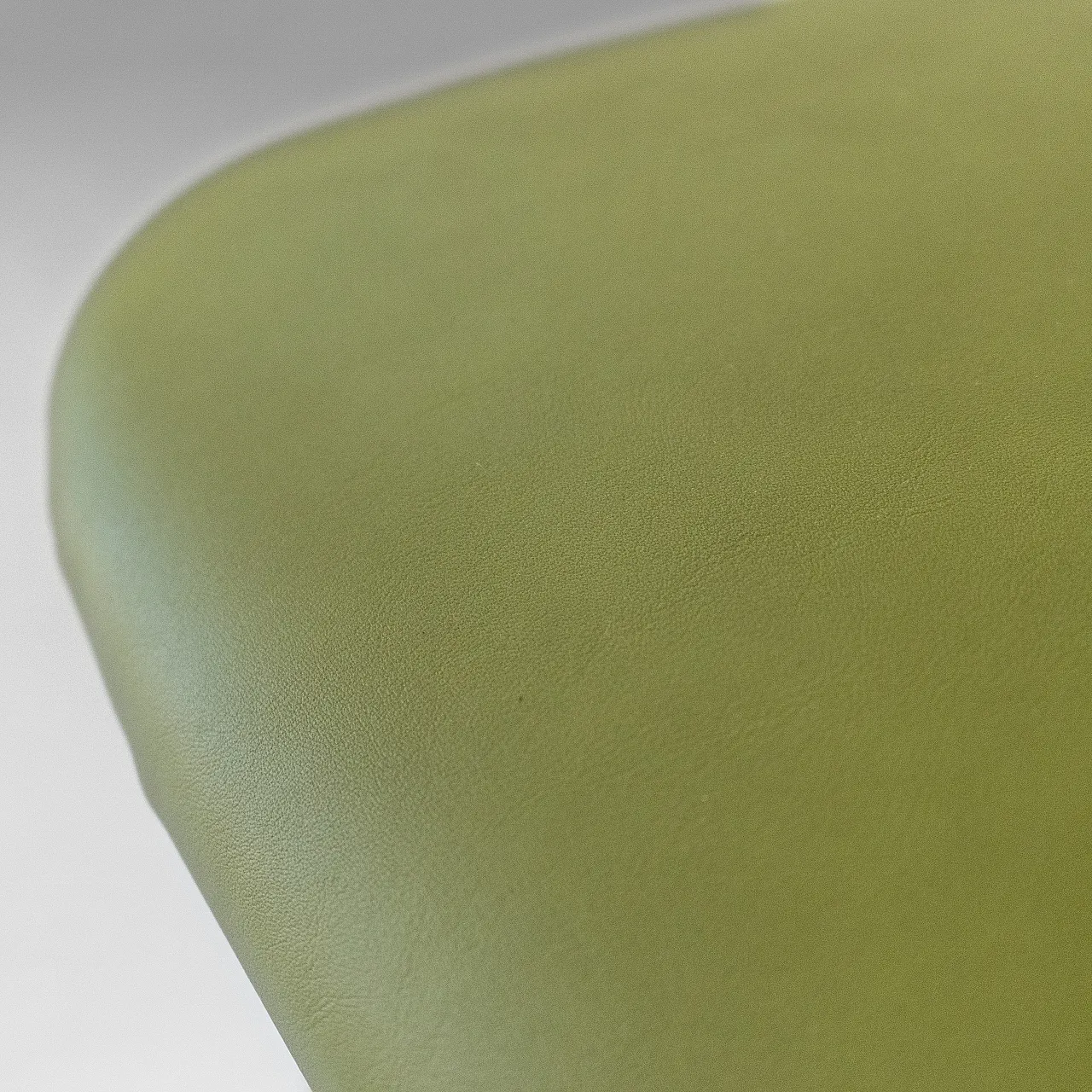 4 chairs in solid beech wood and eco leather, 60s 14