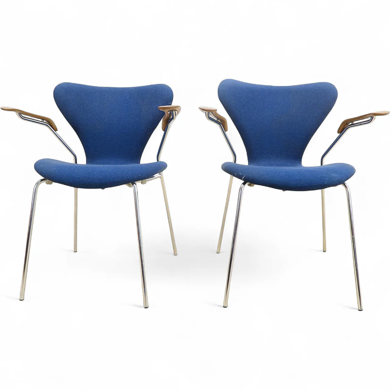 Pair of chairs by Arne Jacobsen, 1970s 10