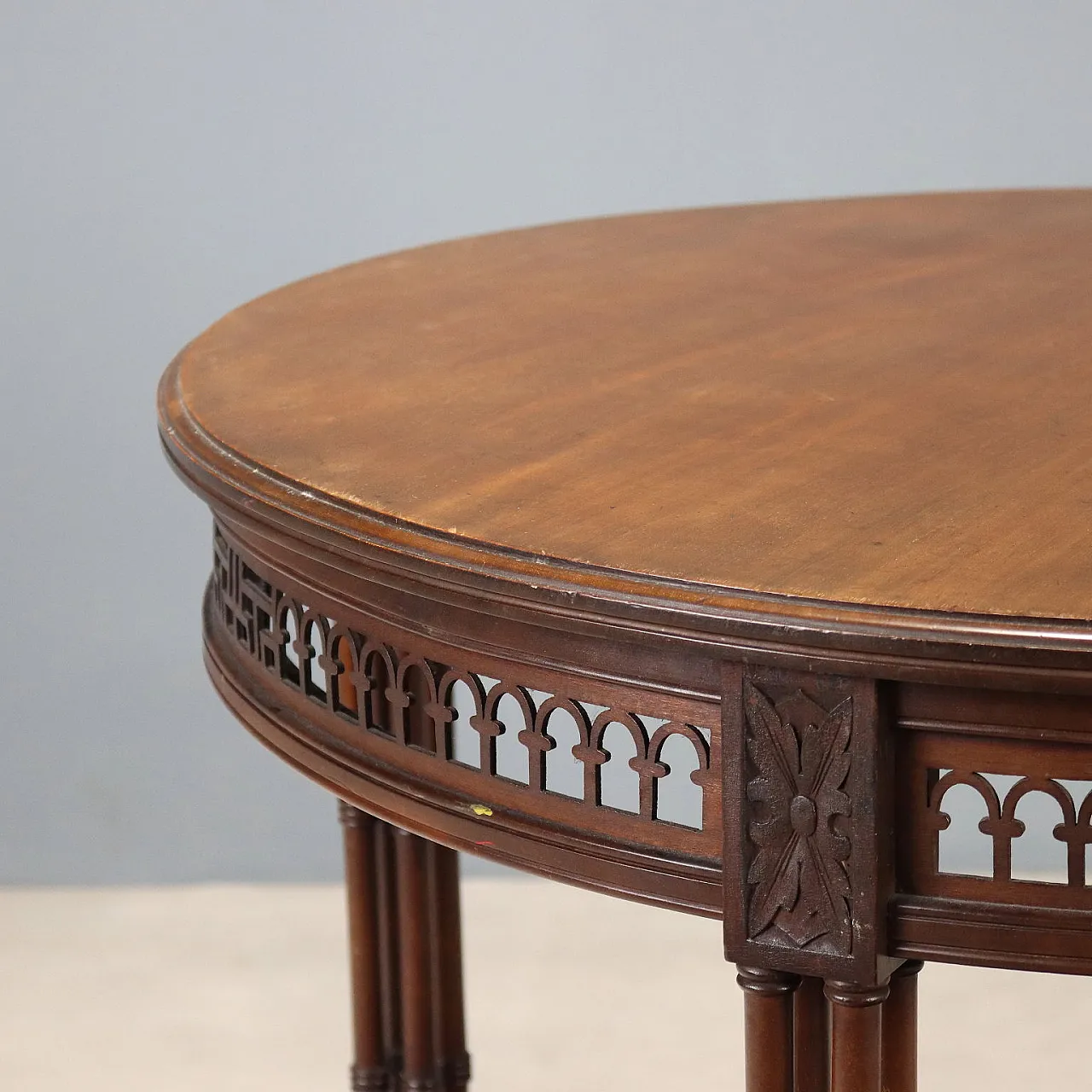 Round mahogany table, early 20th century 3