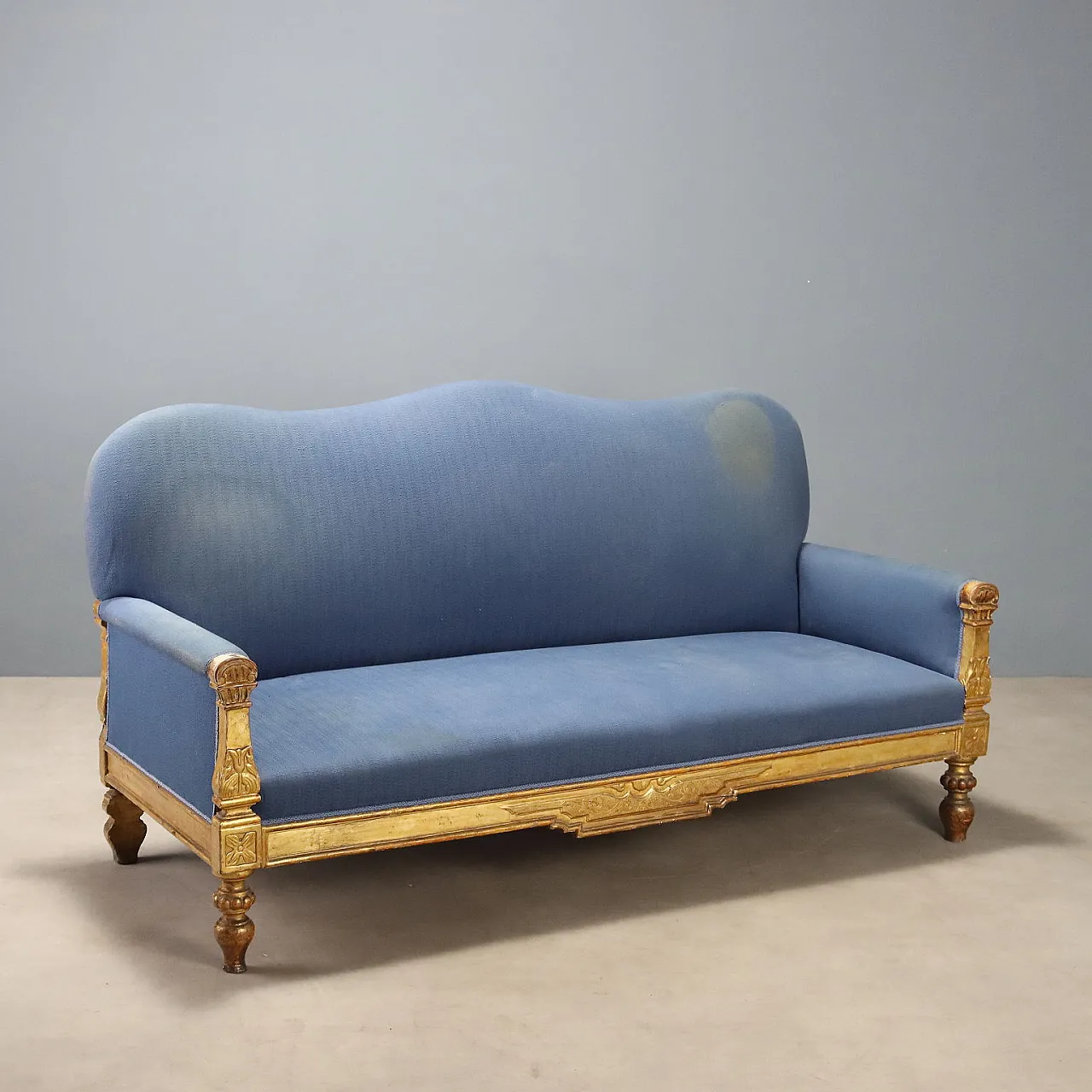 Carved and gilded walnut sofa, 18th century 1