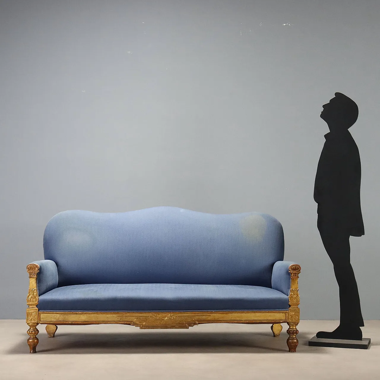 Carved and gilded walnut sofa, 18th century 2
