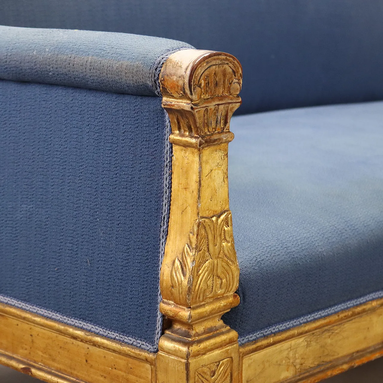 Carved and gilded walnut sofa, 18th century 3