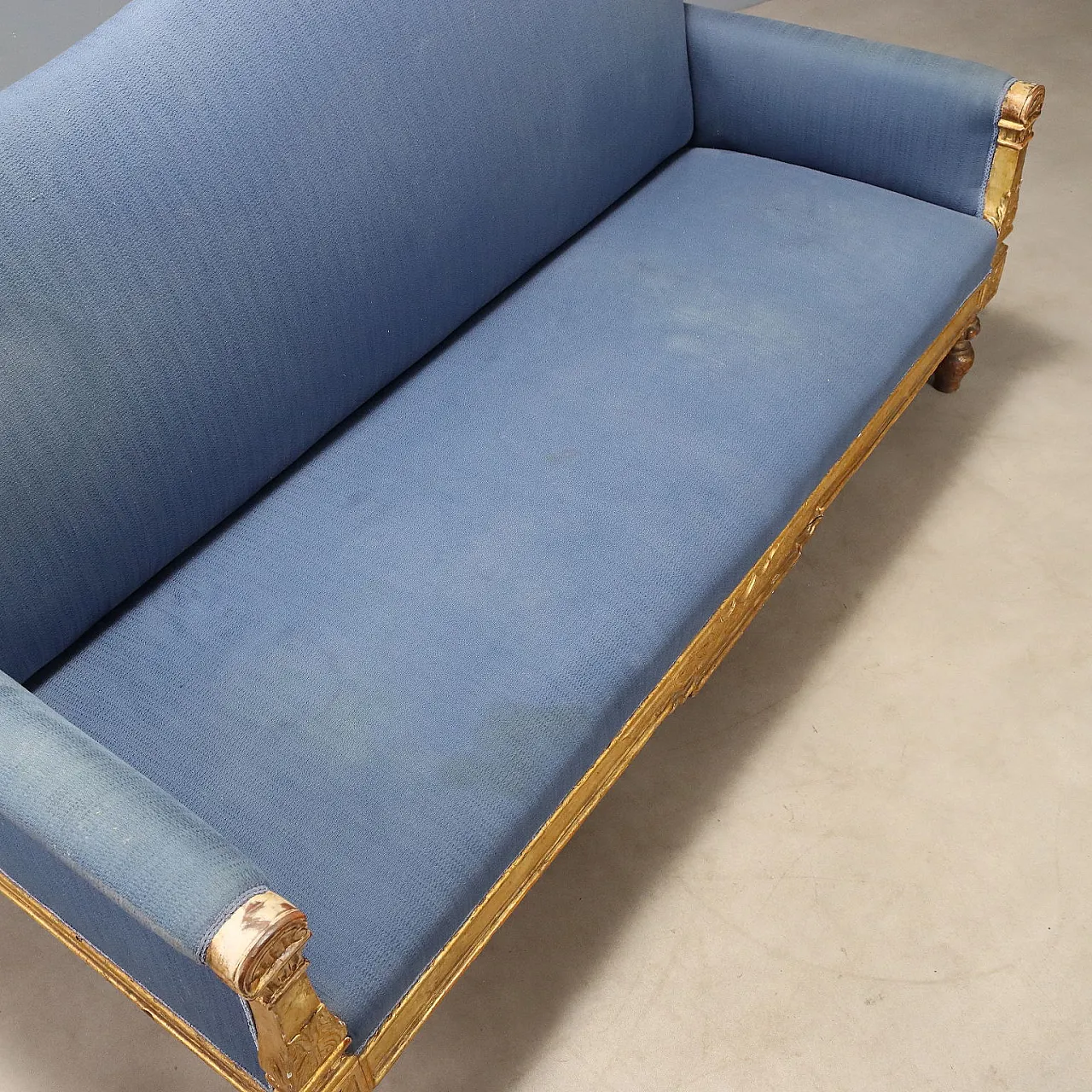 Carved and gilded walnut sofa, 18th century 8
