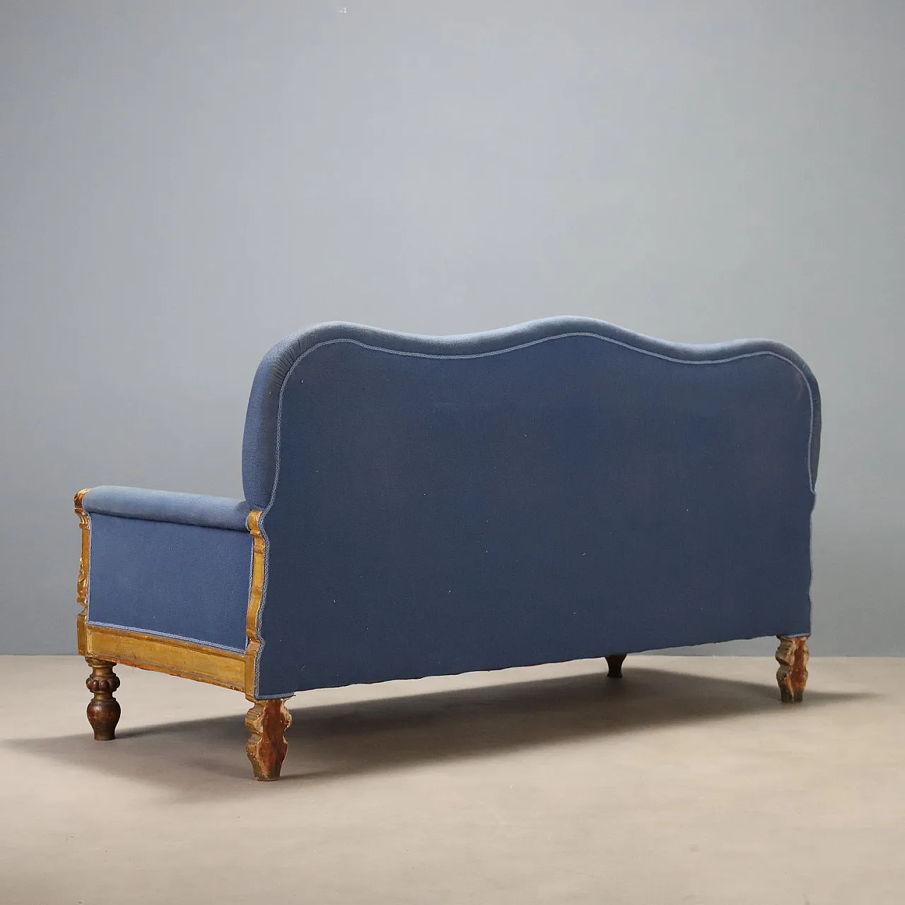 Carved and gilded walnut sofa, 18th century 9