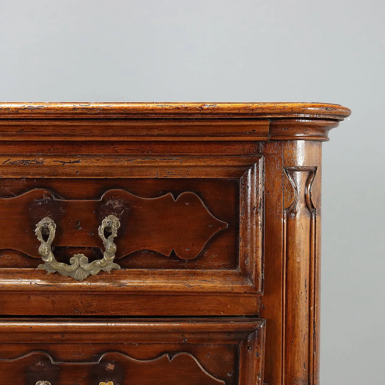 Baroque walnut chest of drawers with molded drawers, 18th century 5