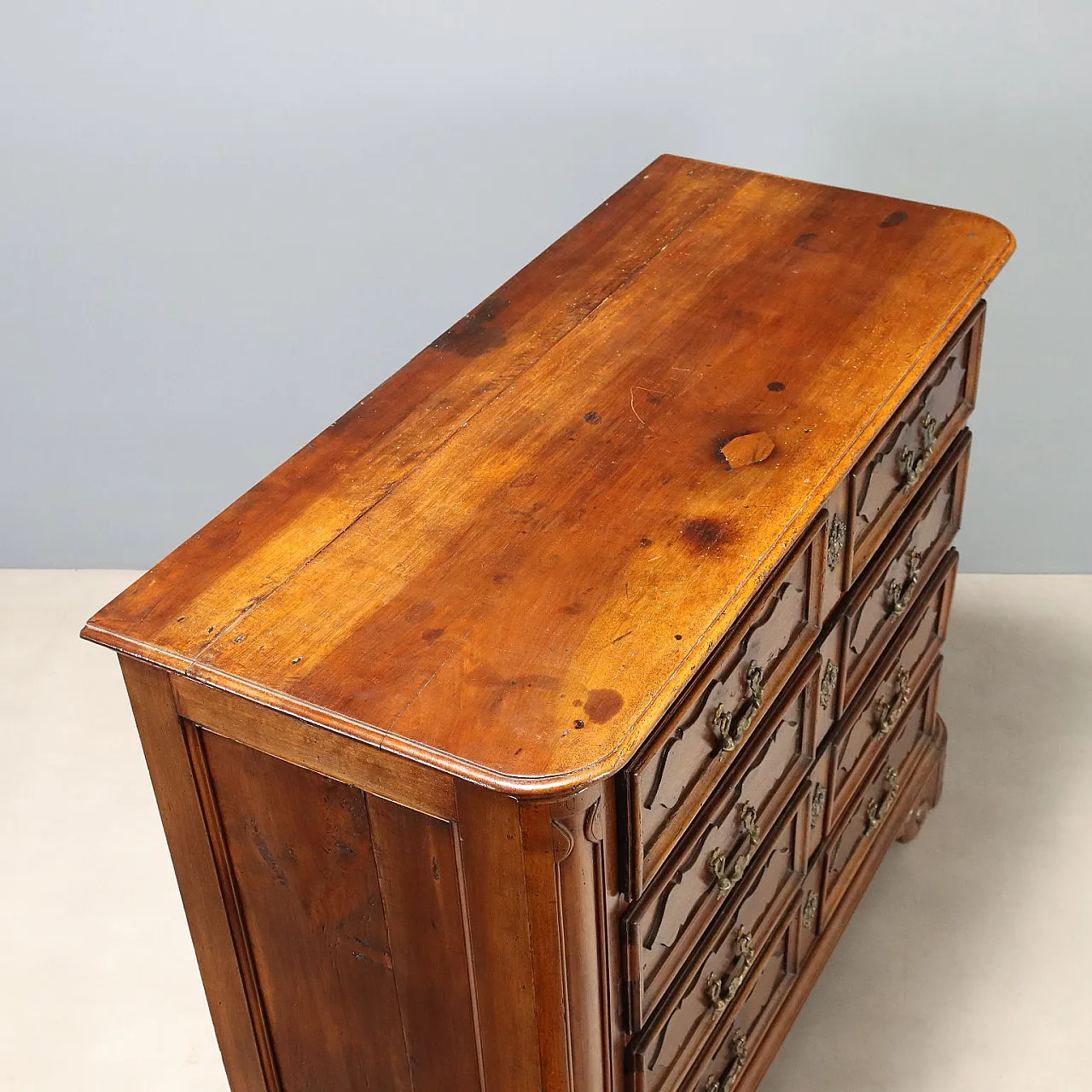 Baroque walnut chest of drawers with molded drawers, 18th century 8