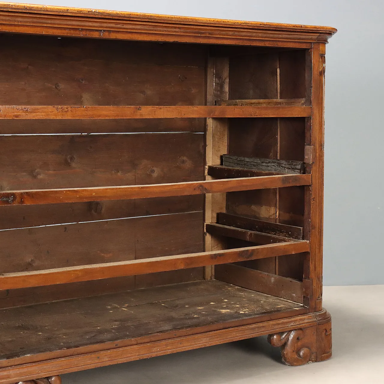 Baroque walnut chest of drawers with molded drawers, 18th century 9