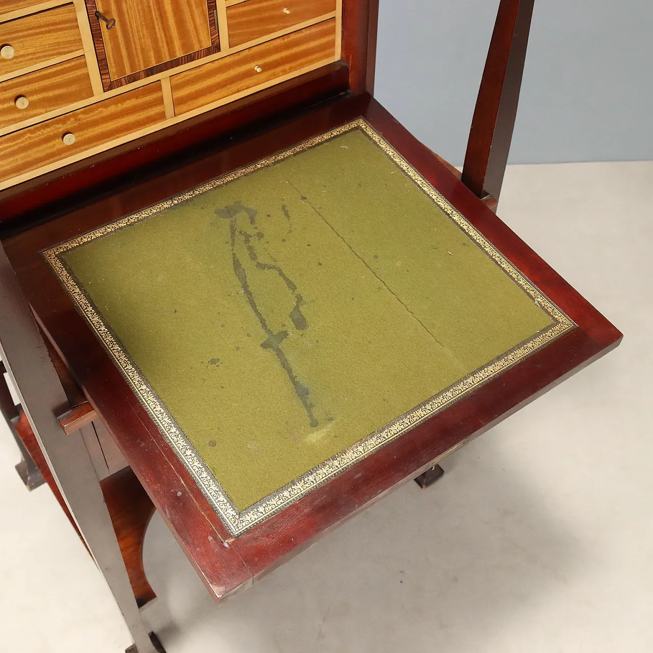 Arts and crafts mahogany and maple writing desk, 19th century 7