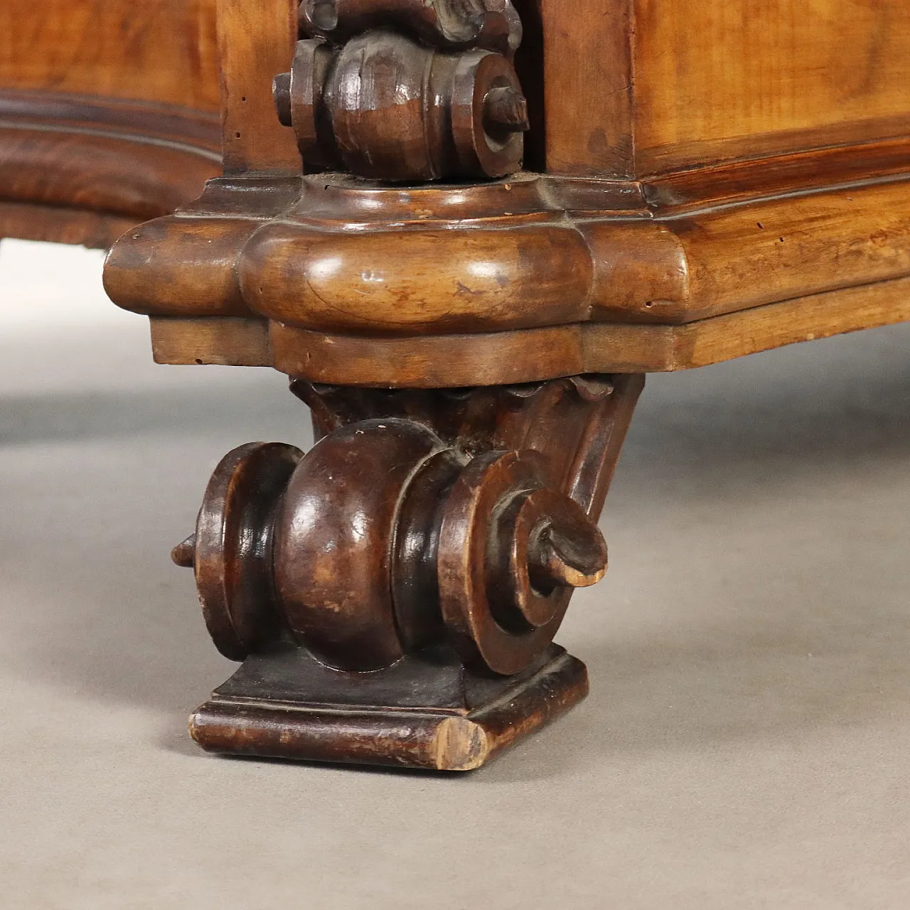 Art Deco table in walnut and walnut burl, 20th century 8