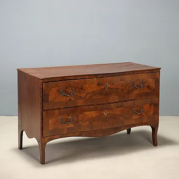 Lombard-Venetian Baroque chest of drawers in walnut, 18th century