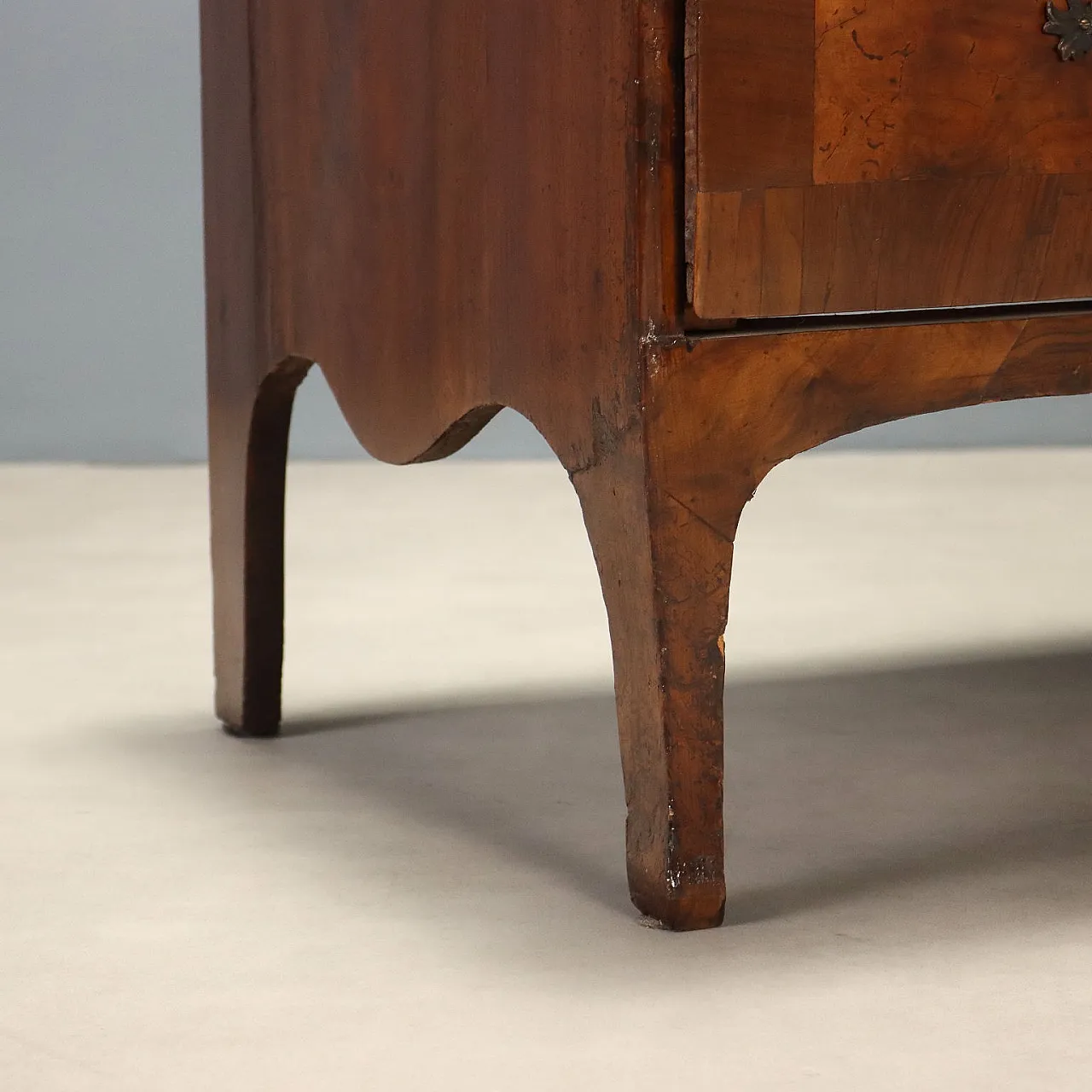 Lombard-Venetian Baroque chest of drawers in walnut, 18th century 6