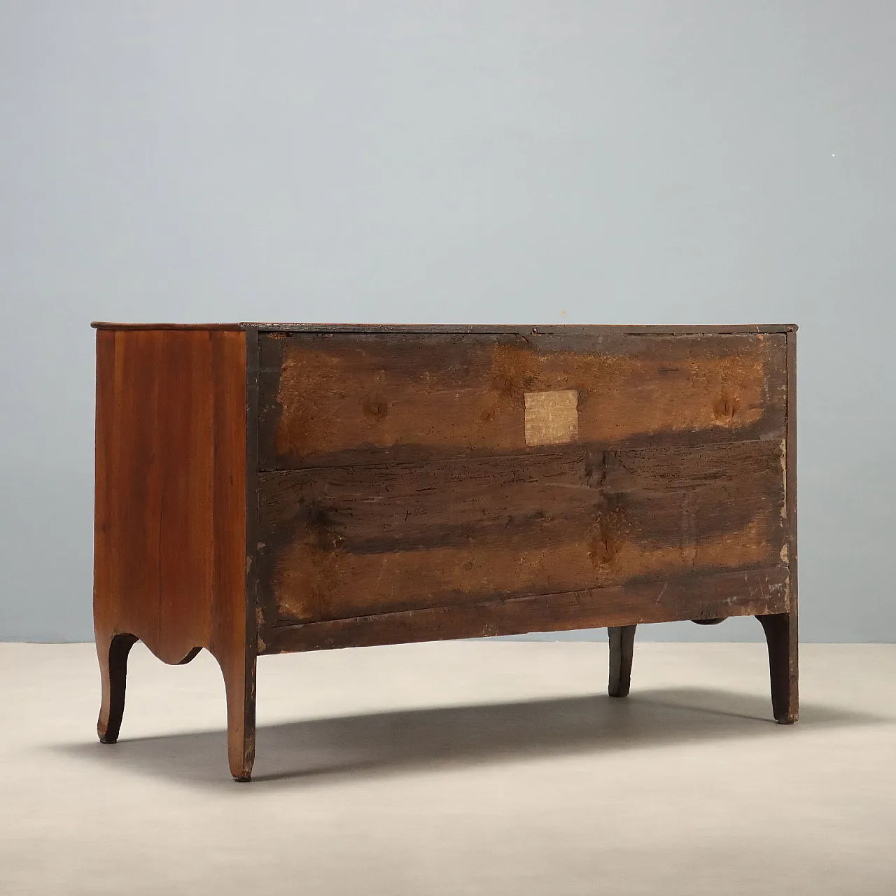 Lombard-Venetian Baroque chest of drawers in walnut, 18th century 9