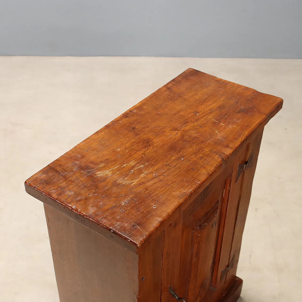 Credenzino in noce con legni antichi, '900 9
