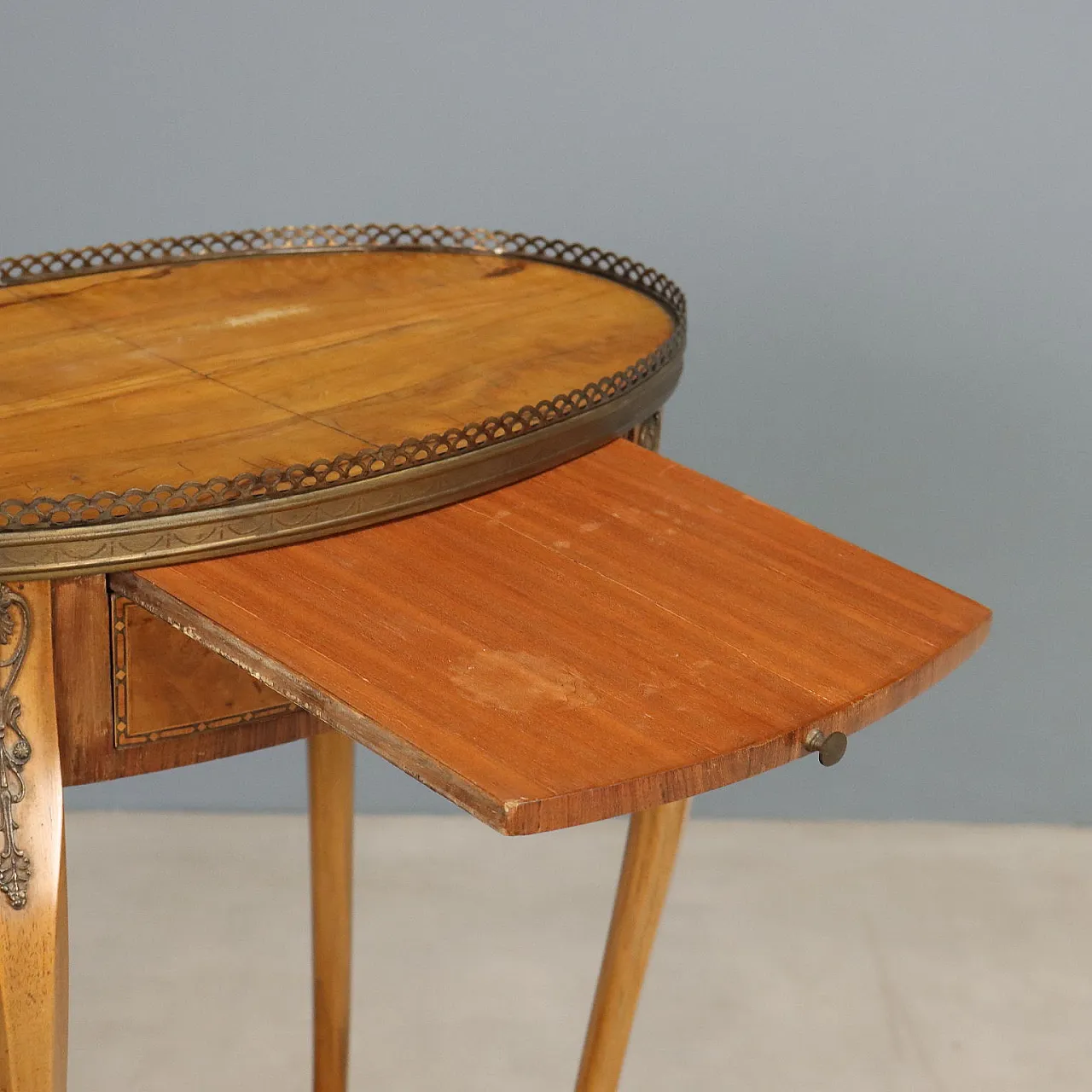 Walnut center table, 20th century 3