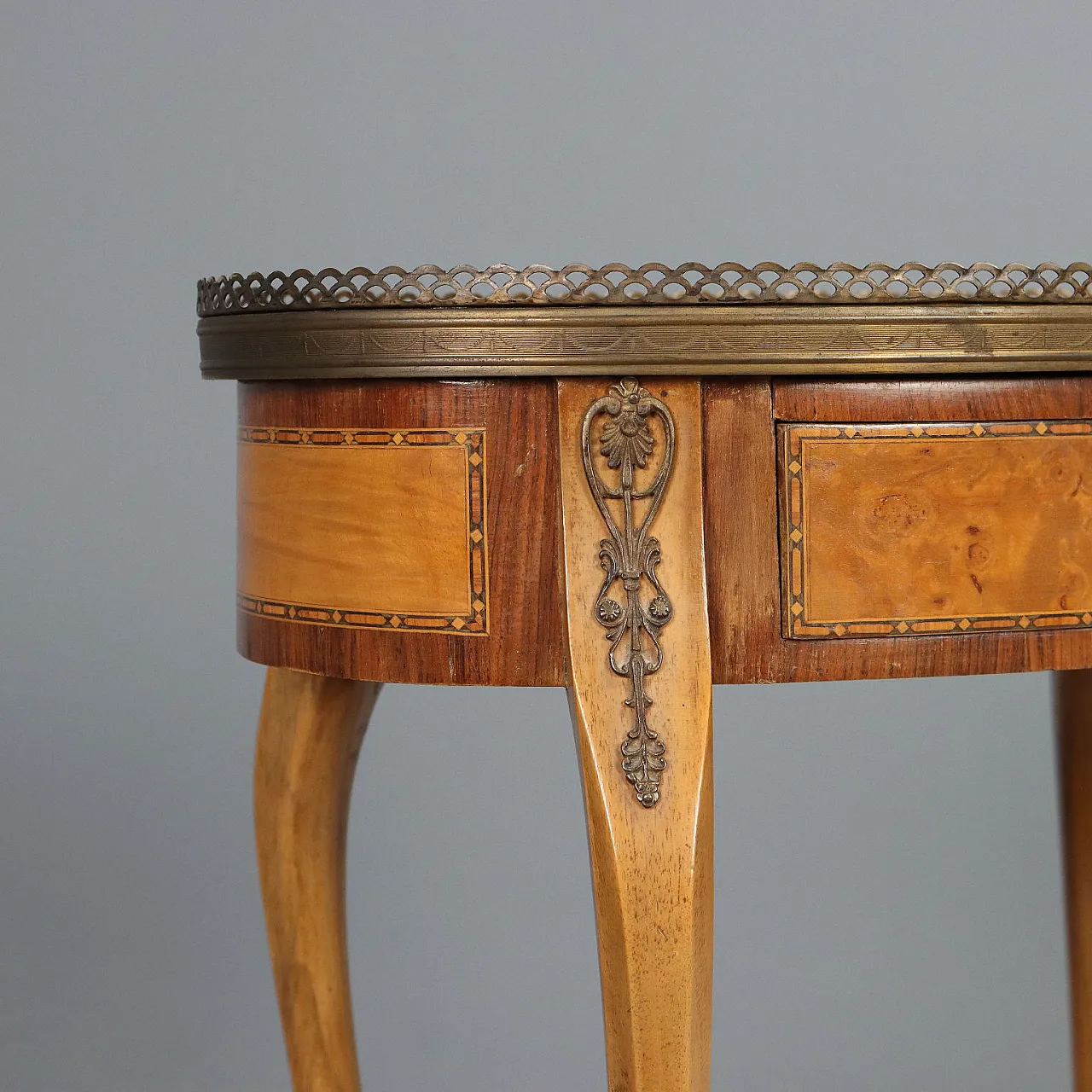 Walnut center table, 20th century 5