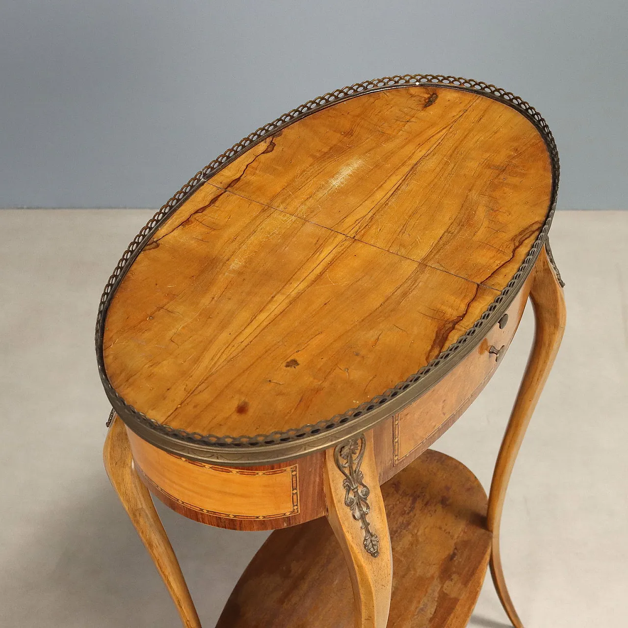 Walnut center table, 20th century 7