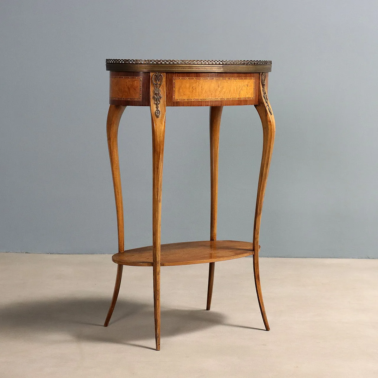 Walnut center table, 20th century 8