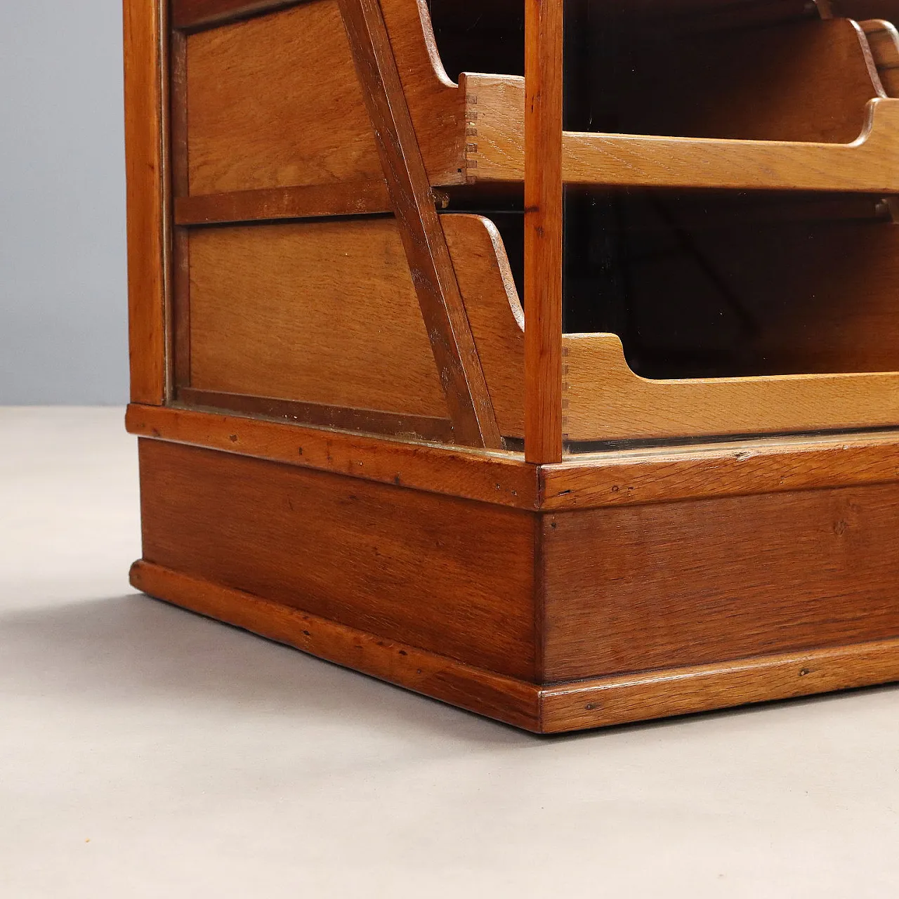 English display cabinet, 1940s 7