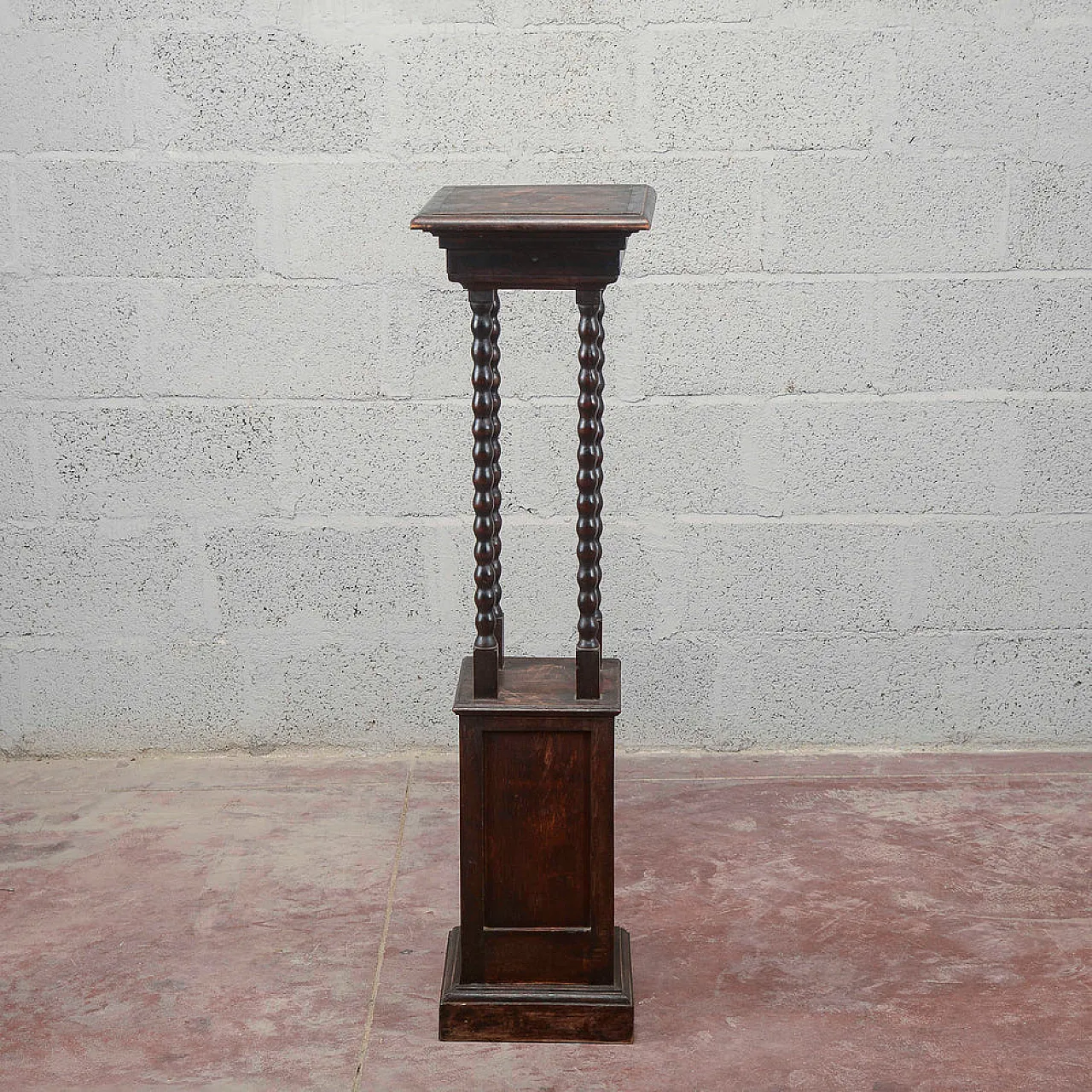 Entryway perch, early 20th century 1