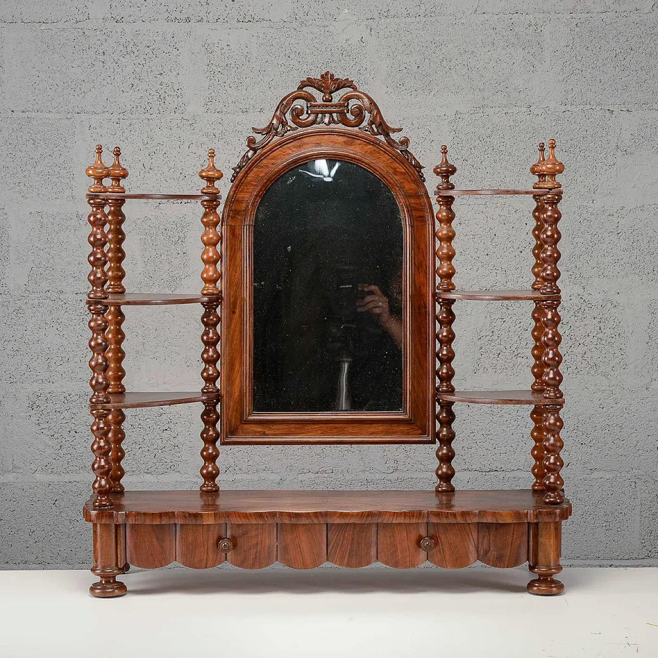 Wooden étagère support dressing table, late 19th century 1