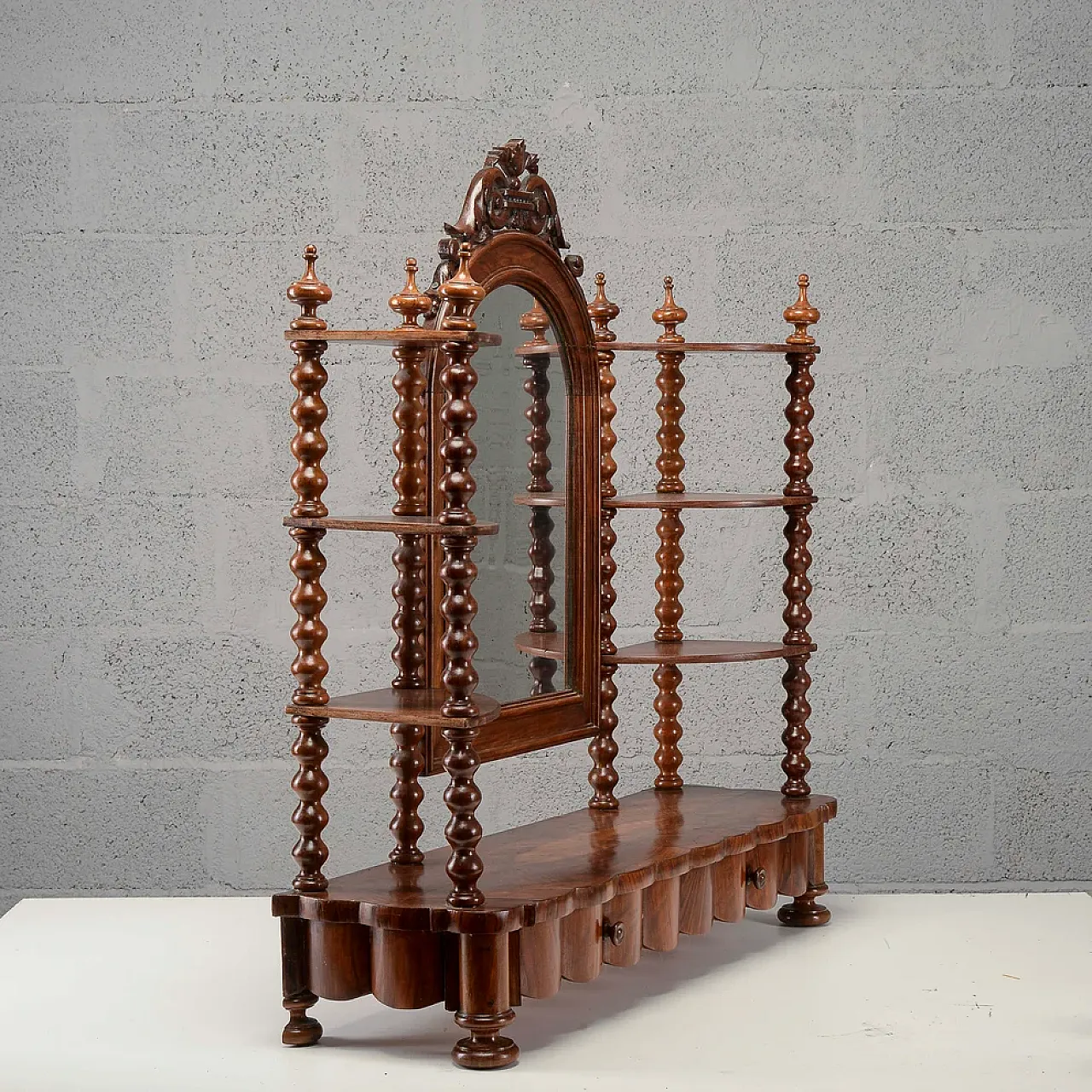 Wooden étagère support dressing table, late 19th century 3