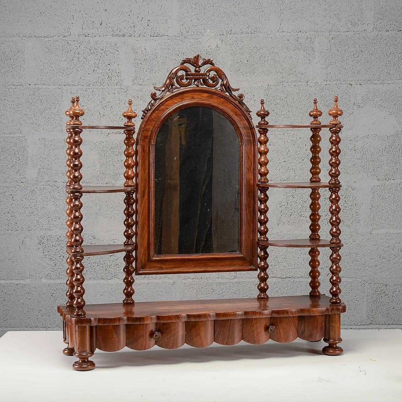 Wooden étagère support dressing table, late 19th century 4
