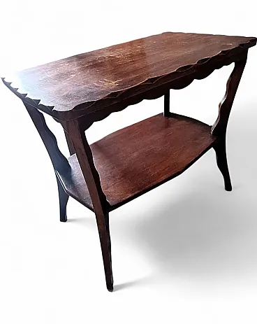 Tavolino in stile Luigi XV a due piani in noce, anni '50