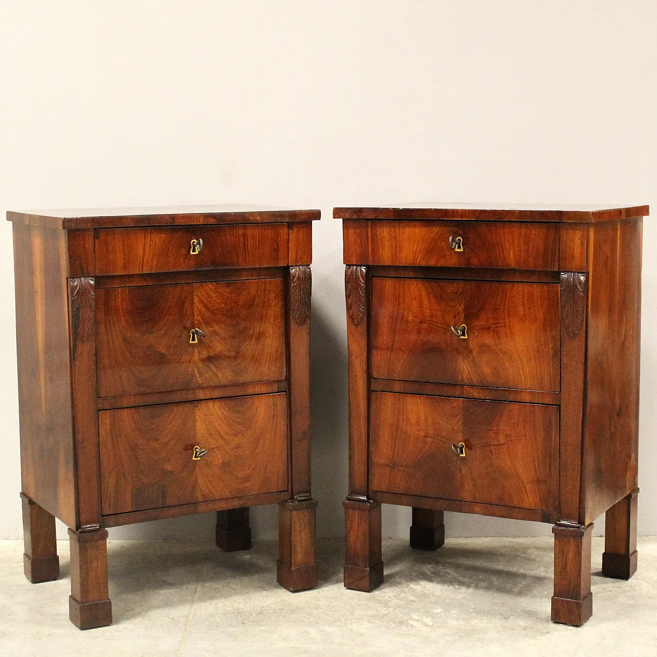 Pair of Empire walnut chests of drawers, Italy, 19th century 1