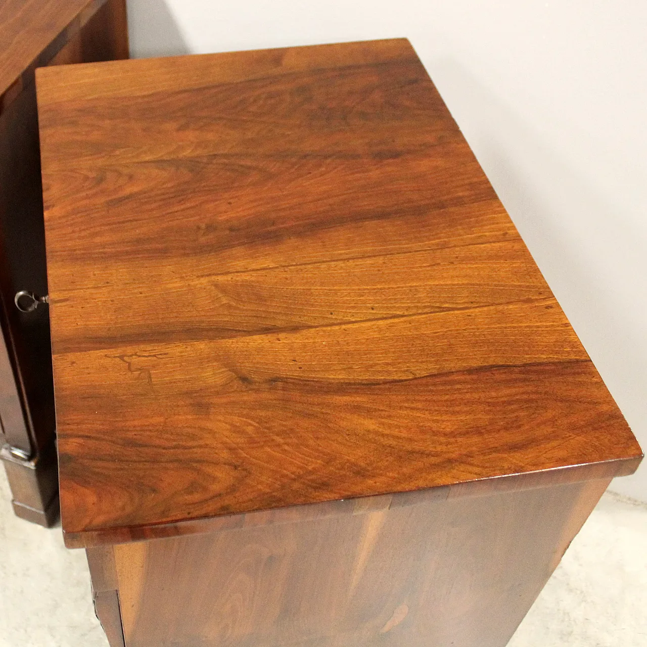 Pair of Empire walnut chests of drawers, Italy, 19th century 7