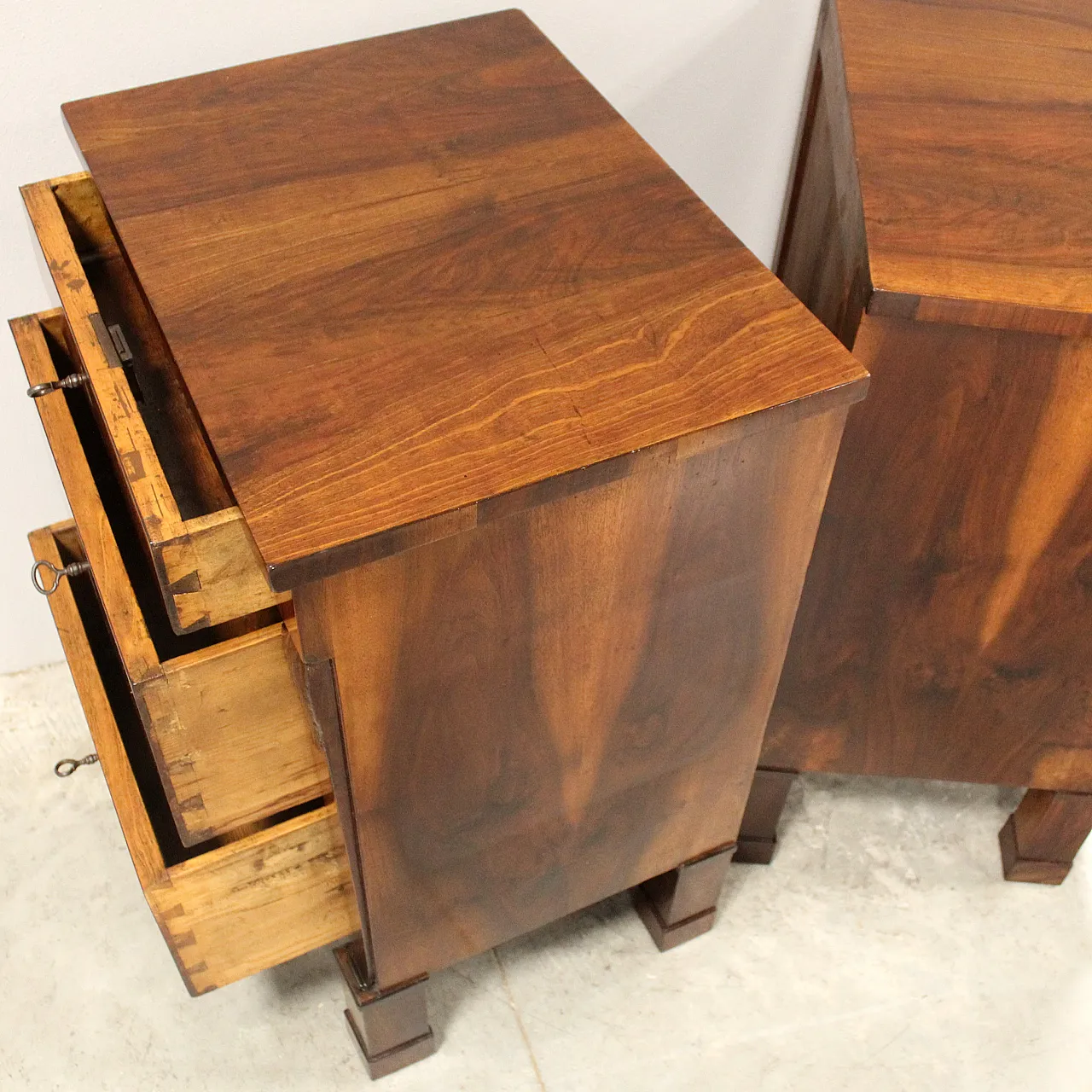 Pair of Empire walnut chests of drawers, Italy, 19th century 8