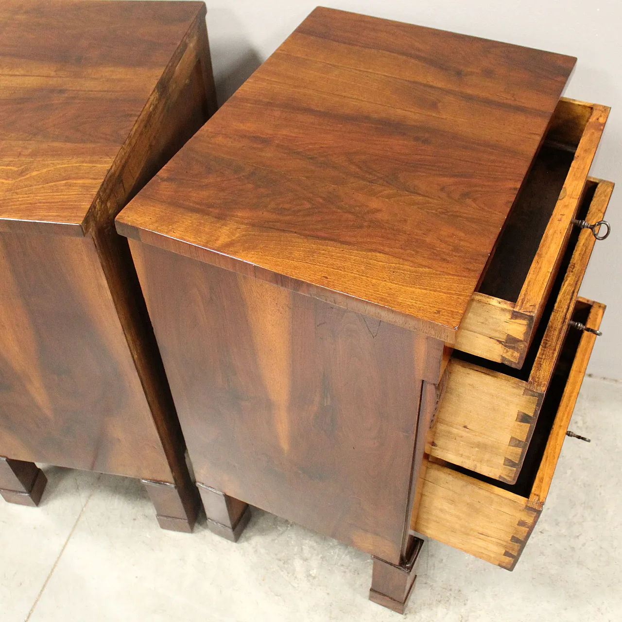 Pair of Empire walnut chests of drawers, Italy, 19th century 9