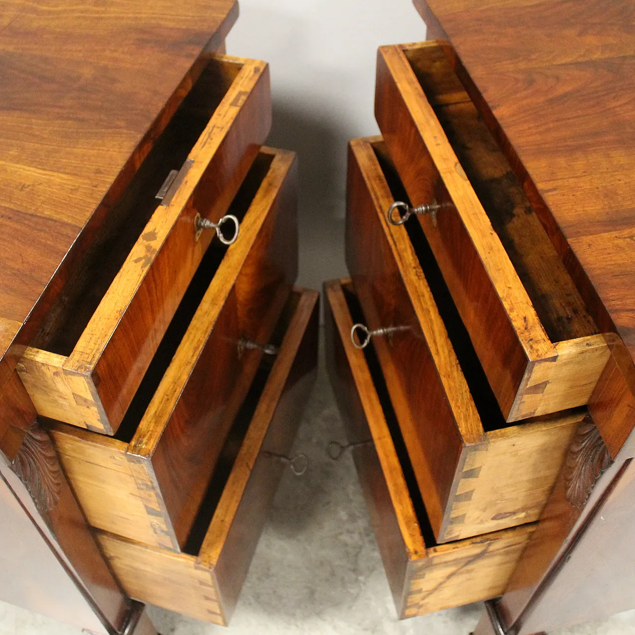 Pair of Empire walnut chests of drawers, Italy, 19th century 10