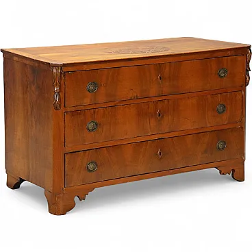 Walnut chest of drawers with central inlay, early 20th century