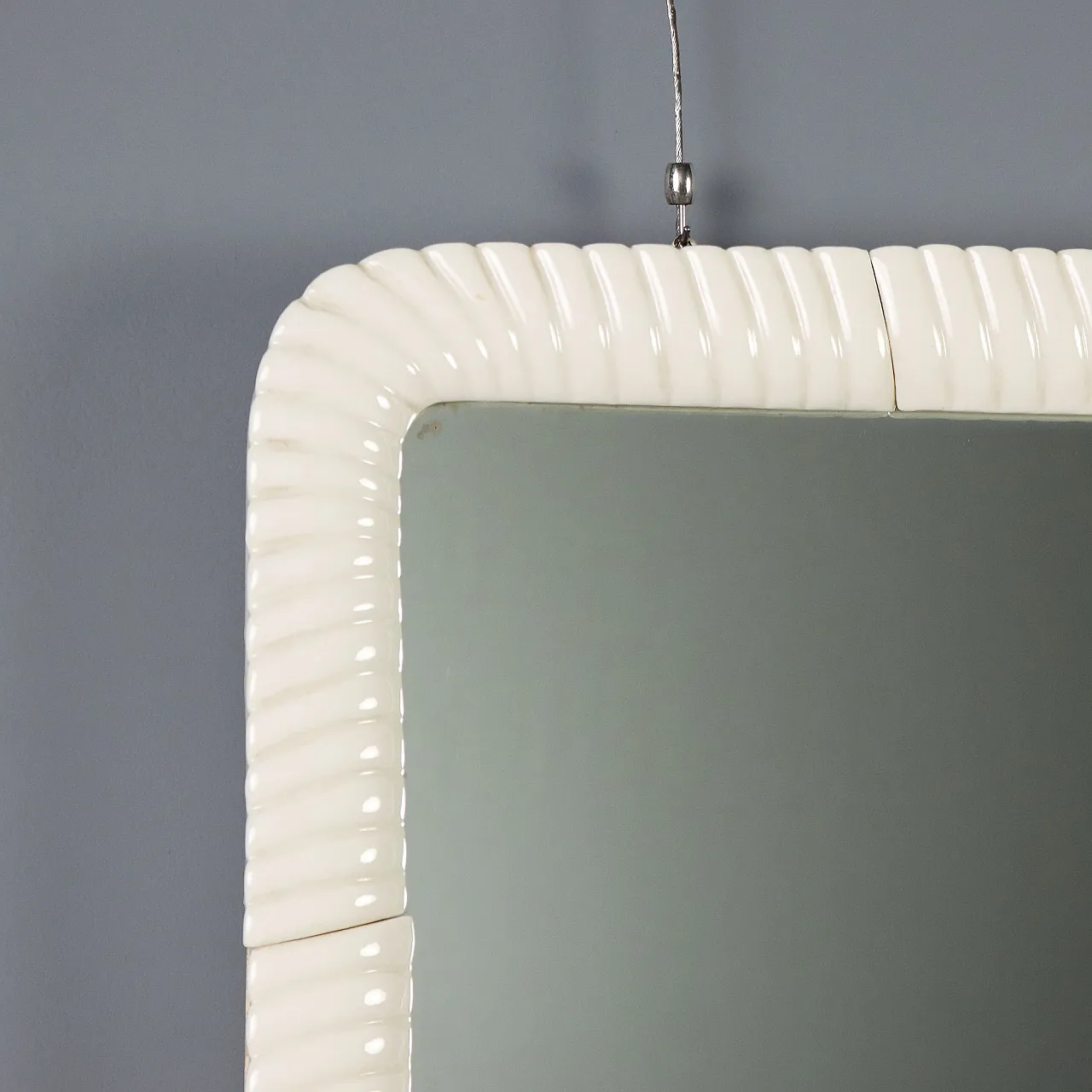 Specchio con cornice in ceramica, fine '900 5