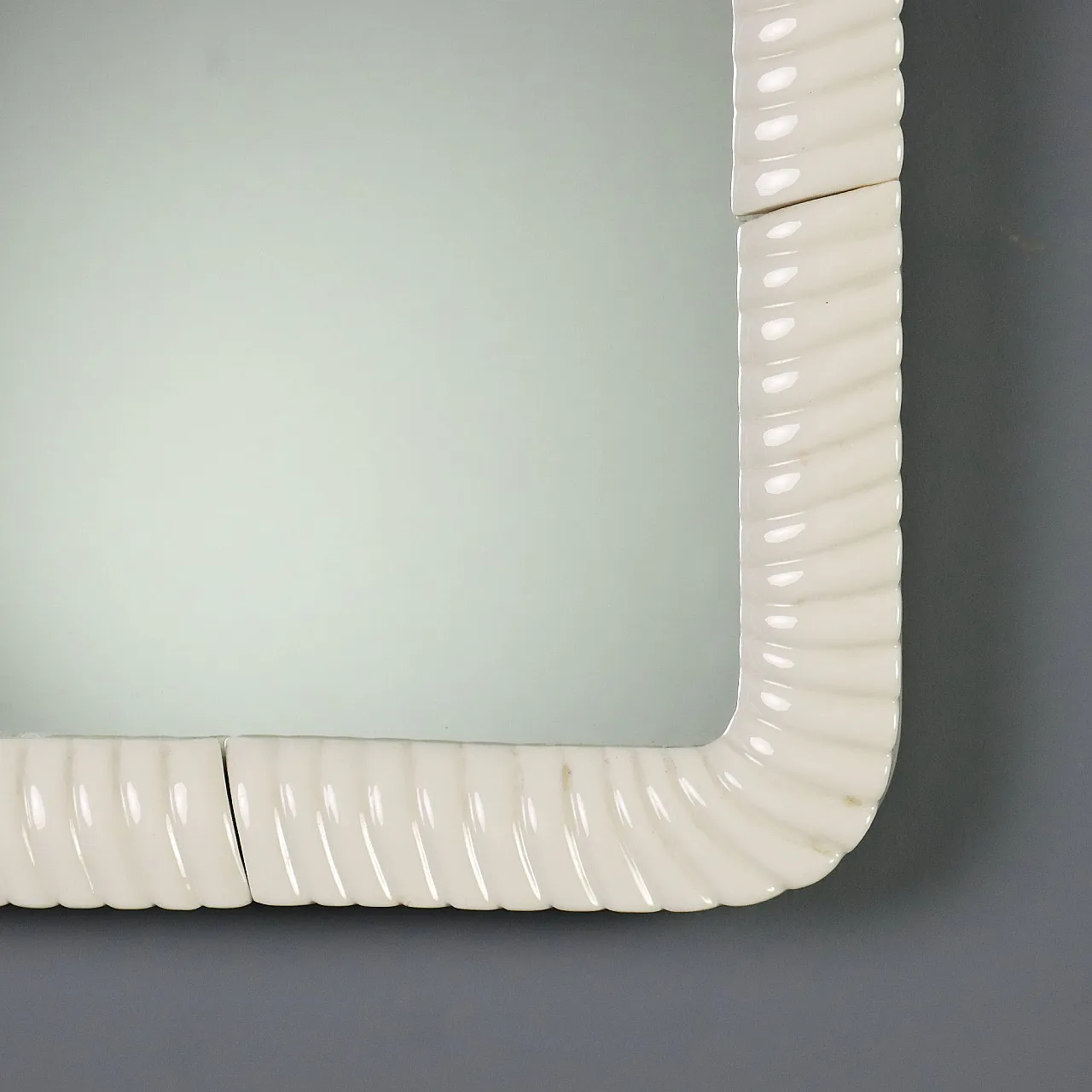 Specchio con cornice in ceramica, fine '900 8
