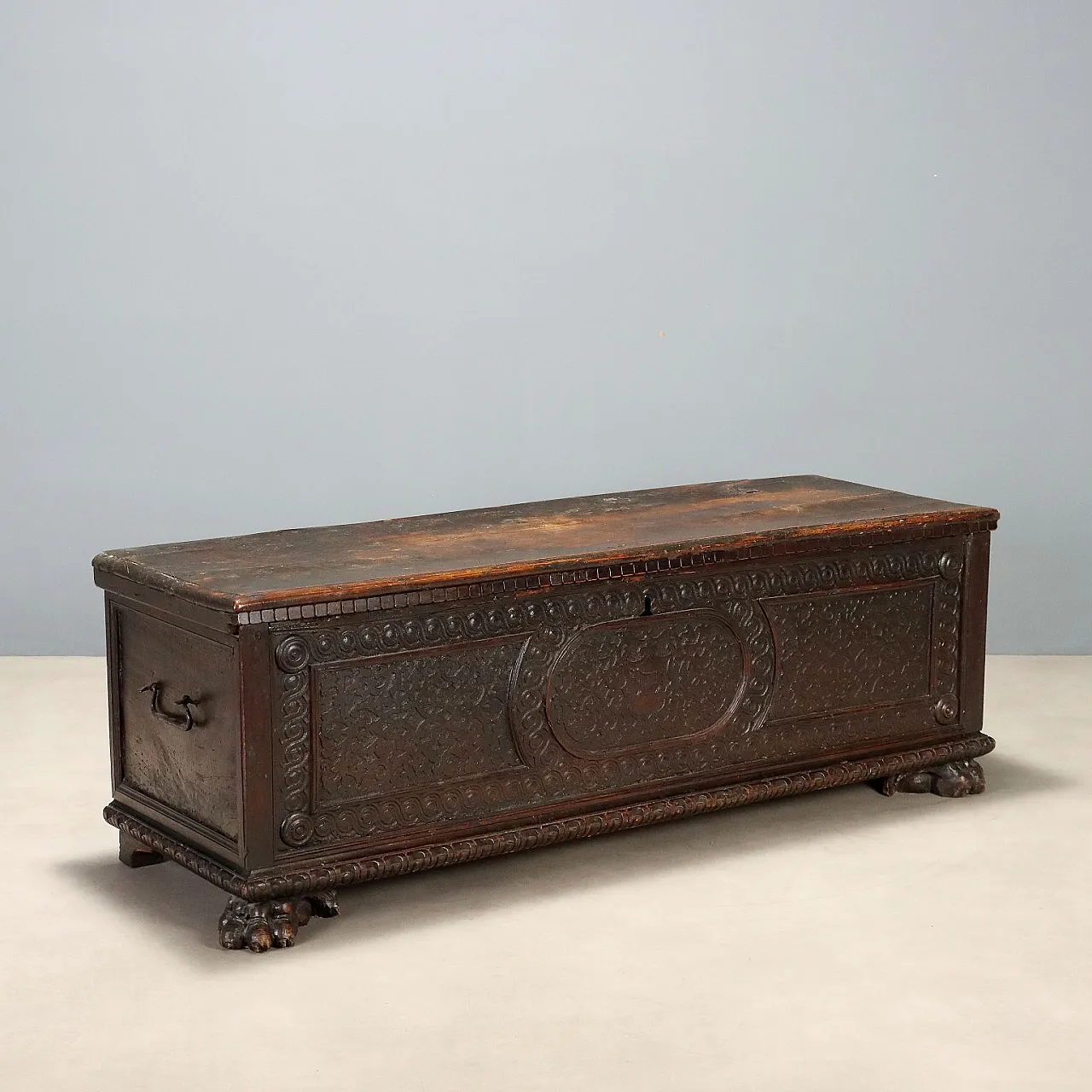 Walnut chest, 18th century 1