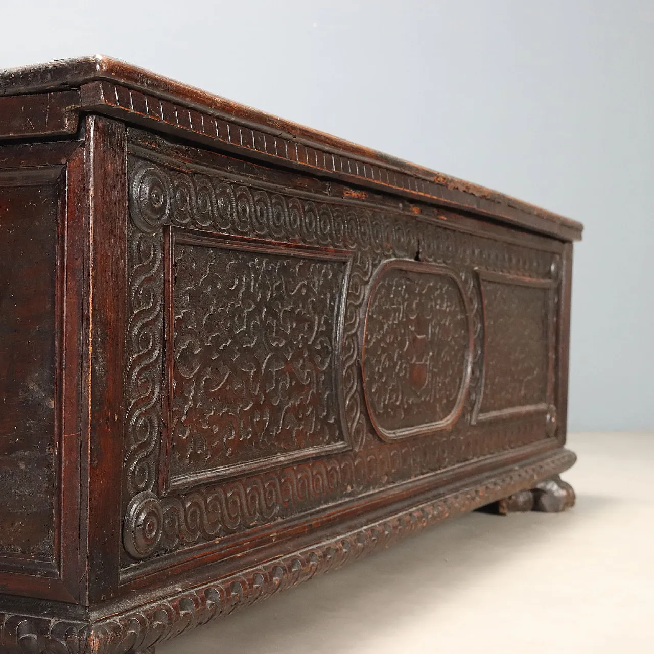 Walnut chest, 18th century 7