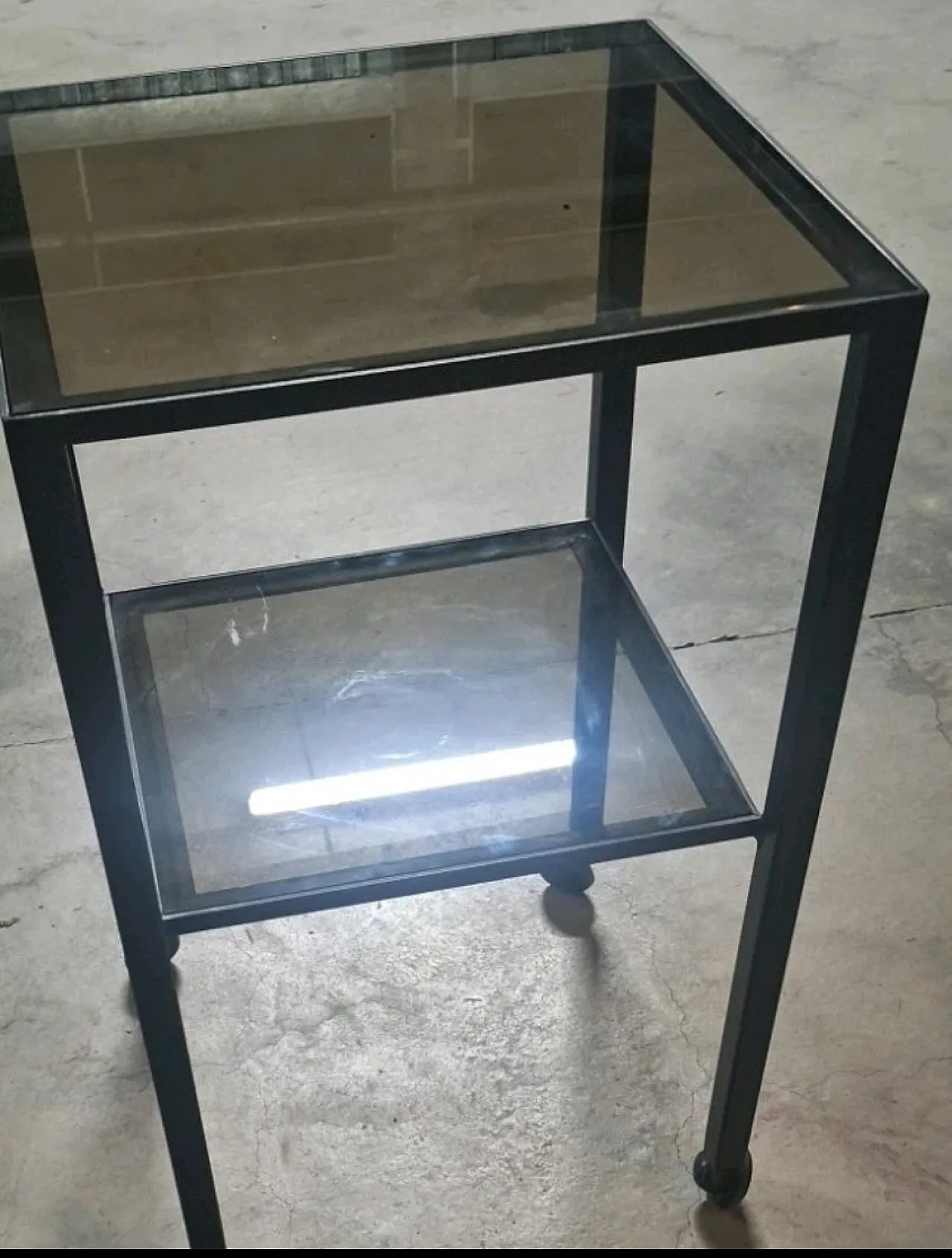Carrello metallo doppio piano quadrato vetro 1cm con rotelle, anni '70 10