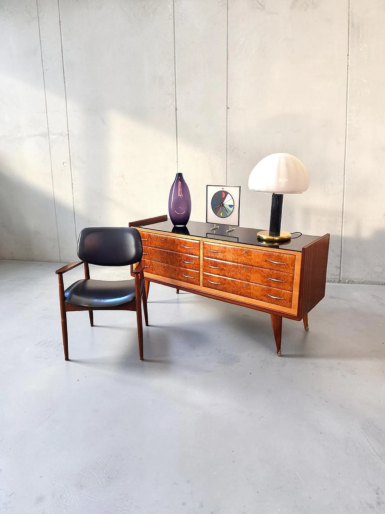Mid-Century chest of drawers in wood, glass and brass, 1950s 5