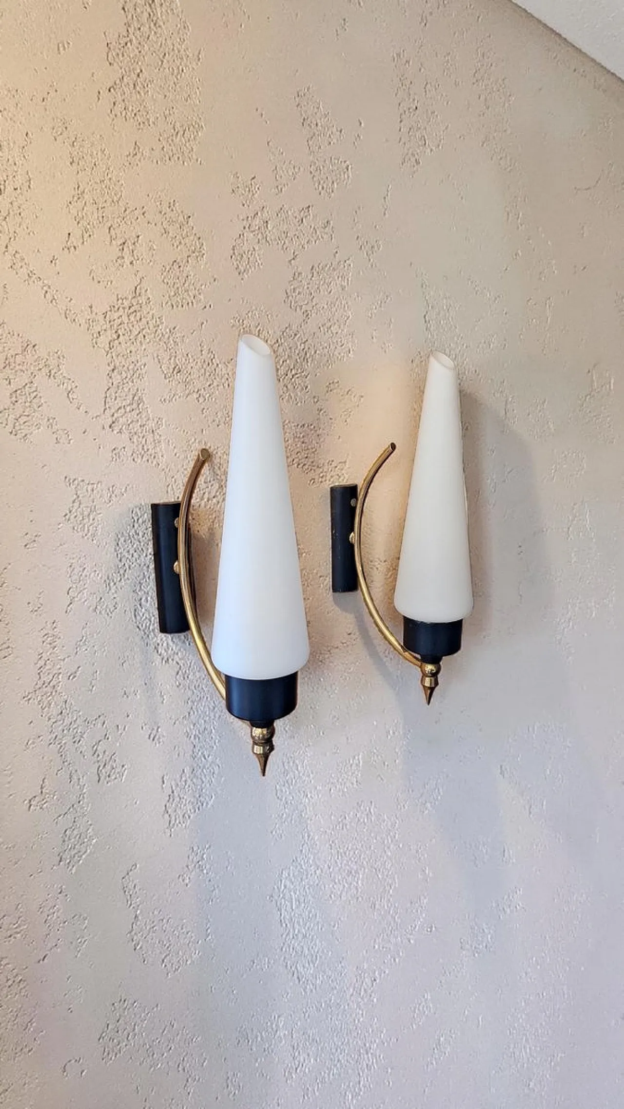 Pair of opaline glass and brass wall lamps from Stilnovo, 1950s 2