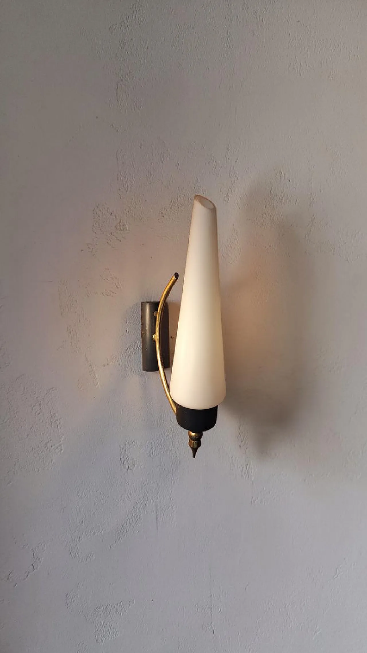 Pair of opaline glass and brass wall lamps from Stilnovo, 1950s 4