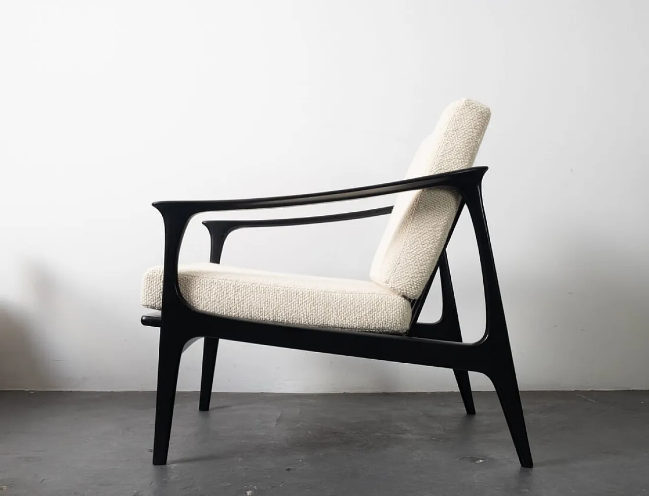 Pair of lounge chairs, 1950s 4