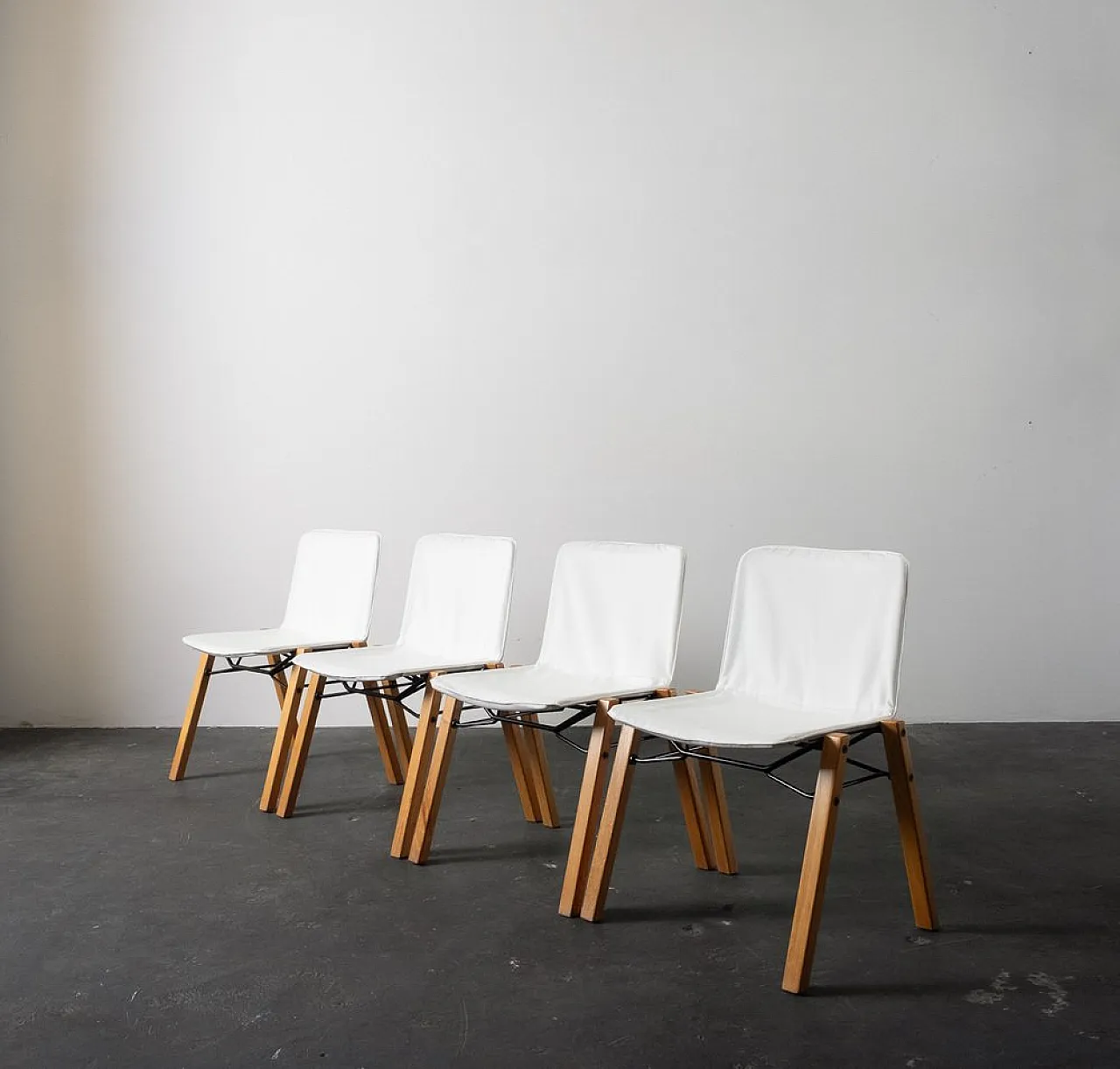 4 Chairs in white leather, 1970s 9