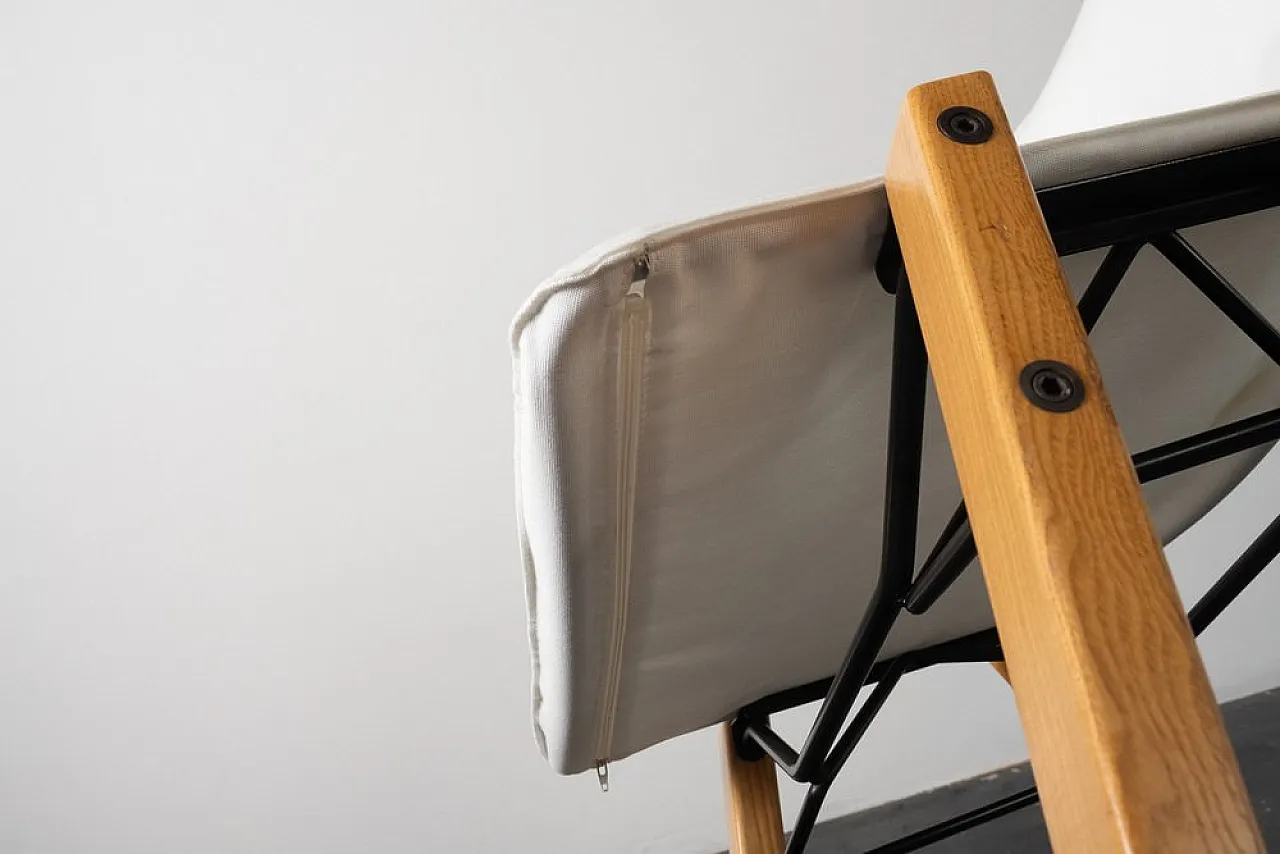 4 Chairs in white leather, 1970s 11