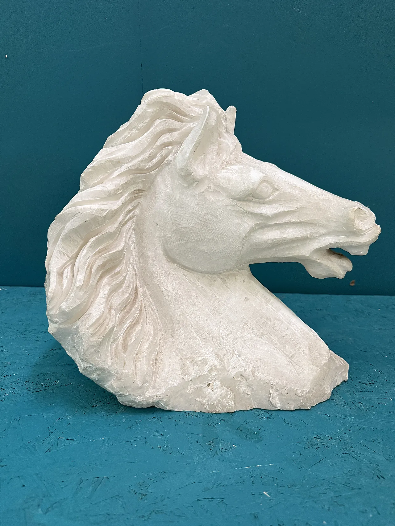 Alabaster horse's head sculpture, 20th century 1